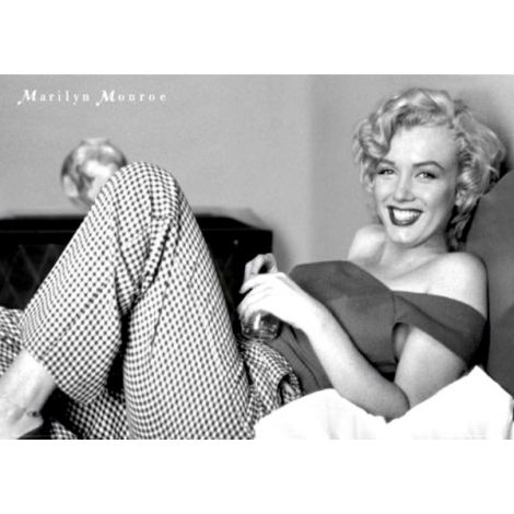  Marilyn Monroe-In Bed Poster